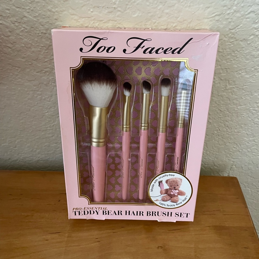 Too Faced makeup brush set.